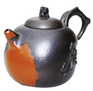 华建民制作紫砂壶“剑走偏锋”