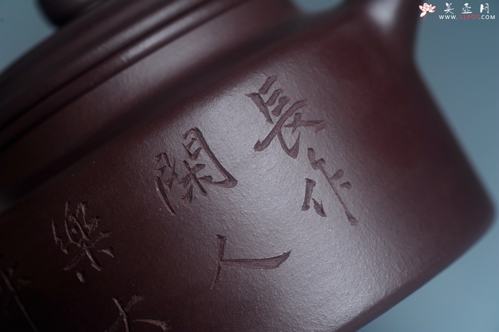紫砂壶图片：油润底曹青 全手工德中茶壶 装饰人物特文气 - 美壶网