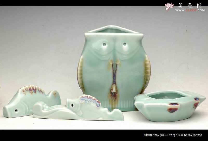 紫砂壶图片：宜兴青瓷-鱼乐文房杂件 - 美壶网