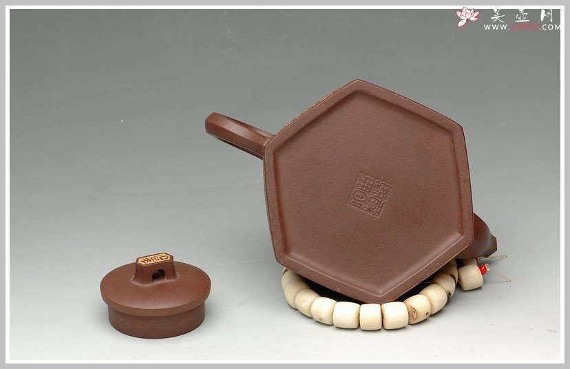 紫砂壶图片：老紫泥 龙禧六方 - 美壶网