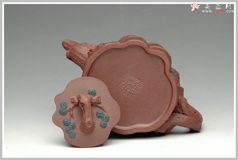 紫砂壶图片：全手花货精品之松竹常青2 - 美壶网
