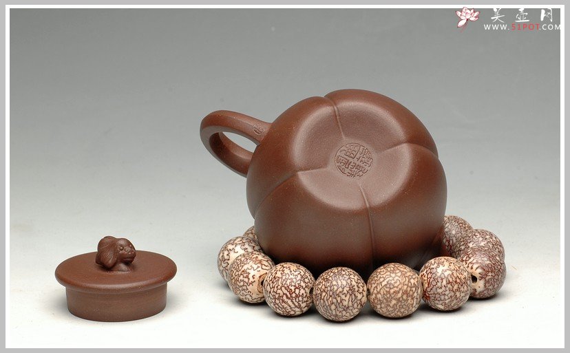 紫砂壶图片：极品老紫泥旺犬招财 - 美壶网