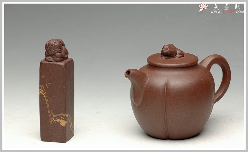 紫砂壶图片：极品老紫泥旺犬招财 - 美壶网