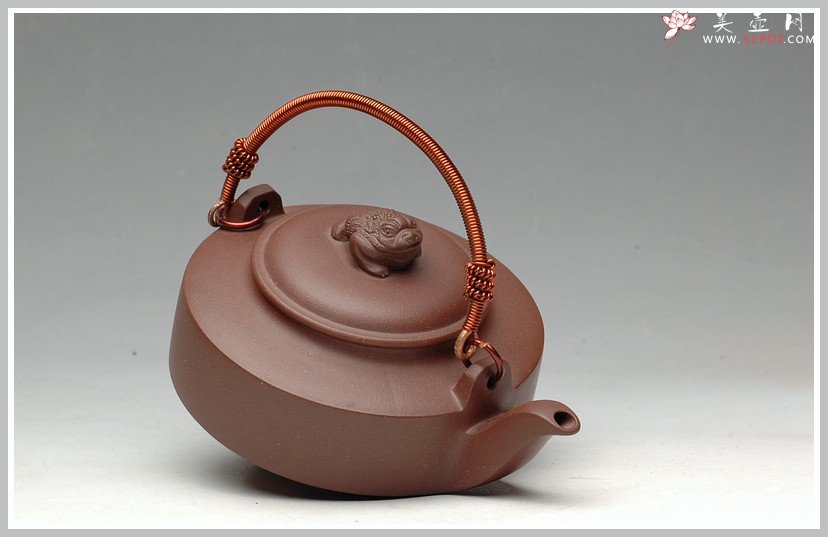 紫砂壶图片：老紫泥 金蟾小提梁 - 美壶网