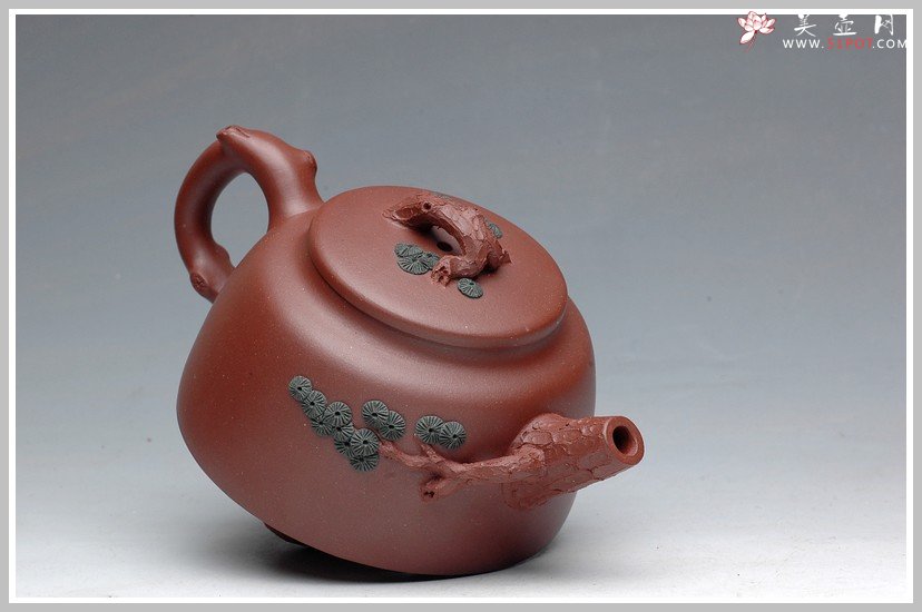 紫砂壶图片：实用把玩佳品    松梅情深 - 美壶网