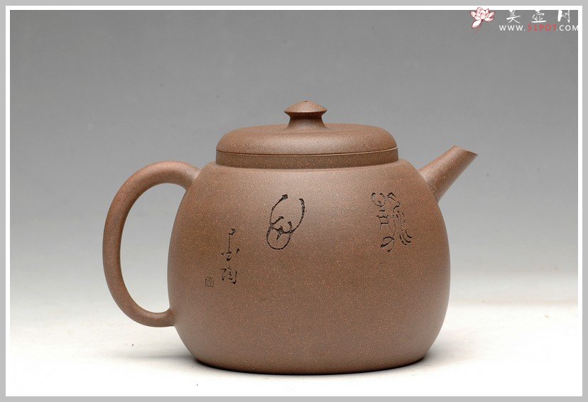 紫砂壶图片：经典 拙味 全手浅刻山水龙蛋 - 美壶网