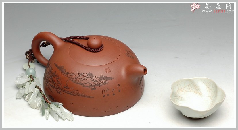 紫砂壶图片：通景山水 经典 全手半月 辛卯年力作 - 美壶网