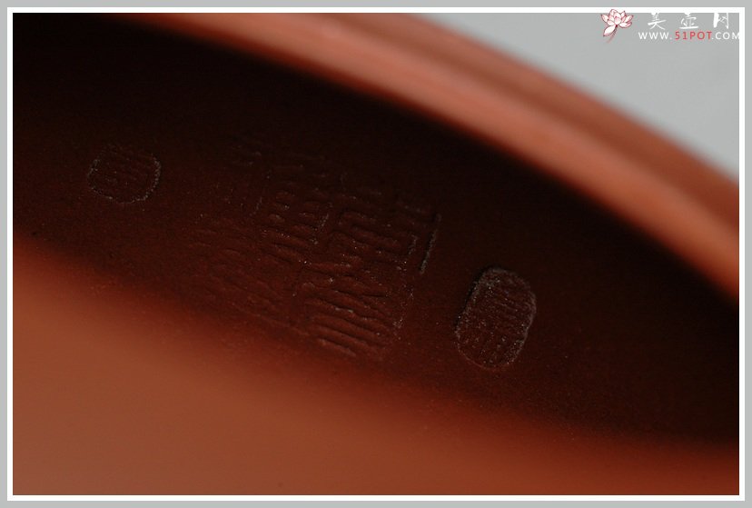 紫砂壶图片：通景山水 经典 全手半月 辛卯年力作 - 美壶网