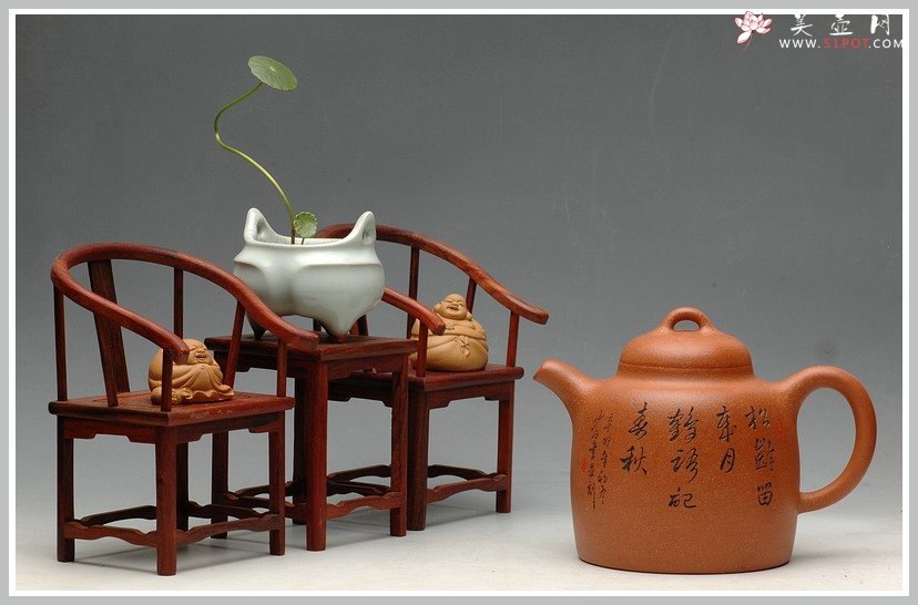 紫砂壶图片：饱满厚重 高古聚德 优质烁金降坡泥 全手代表作高士壶 张听刚老师装饰 - 美壶网