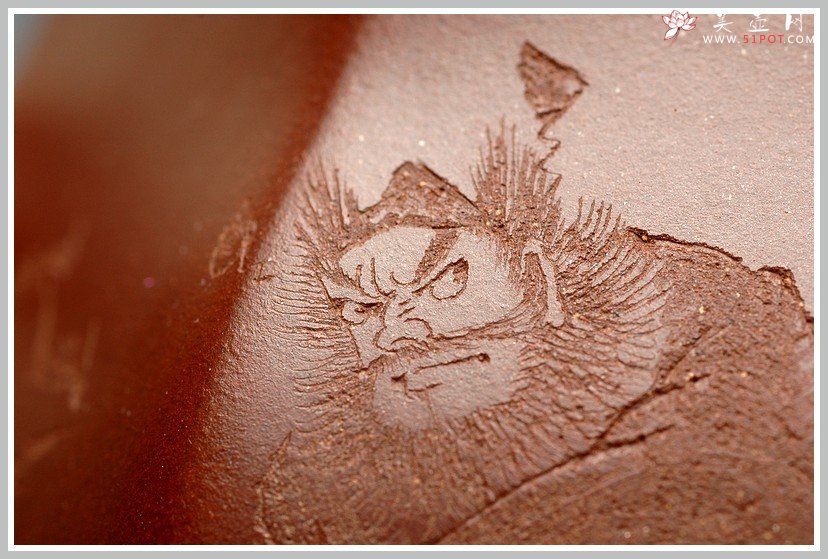 紫砂壶图片：圆润精神 高俊优雅 全手工 古韵方壶 - 美壶网