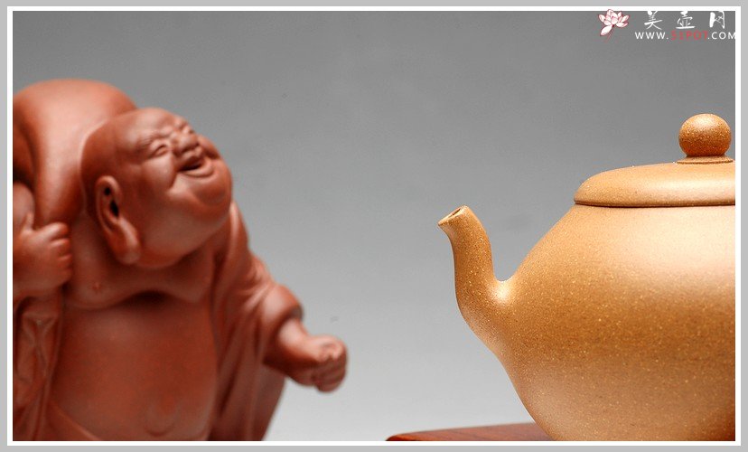 紫砂壶图片：拙与灵并存 追摹古风  优质段泥 全手汲泉 何卫枫新品 - 美壶网