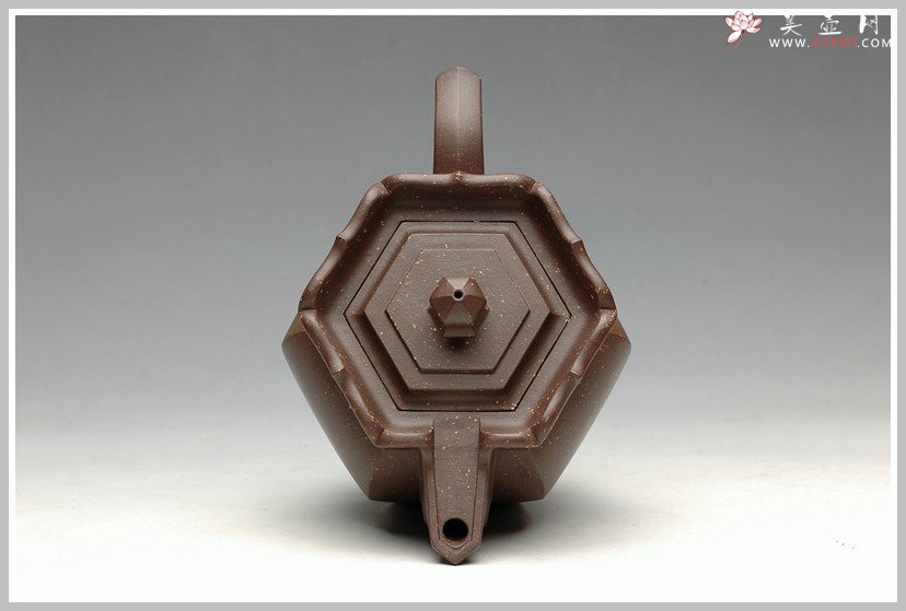 紫砂壶图片：庄严肃穆砂中佛 紫泥调砂 老味现 全手僧帽 - 美壶网