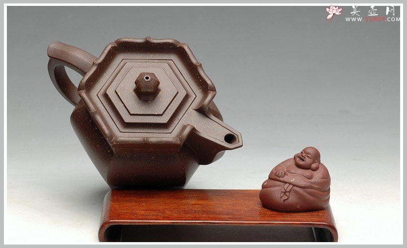 紫砂壶图片：庄严肃穆砂中佛 紫泥调砂 老味现 全手僧帽 - 美壶网