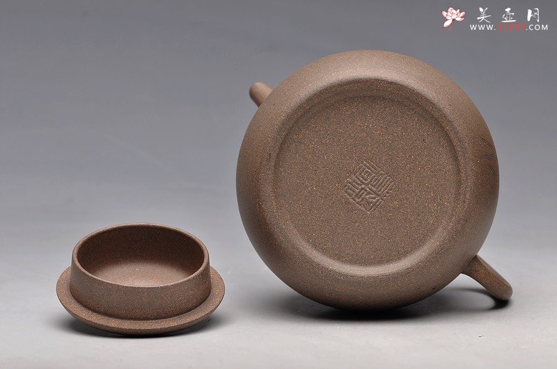 紫砂壶图片：经典中的经典 墨陶刻绘精品莲蓬鸟 万工经典之作 全手莲蓬龙蛋 新年龙运亨通 - 美壶网