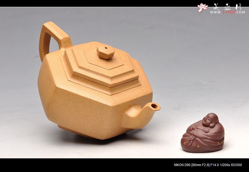 紫砂壶图片：线条挺拔 舒展大气  经典作品  全手大段泥雪华 - 美壶网