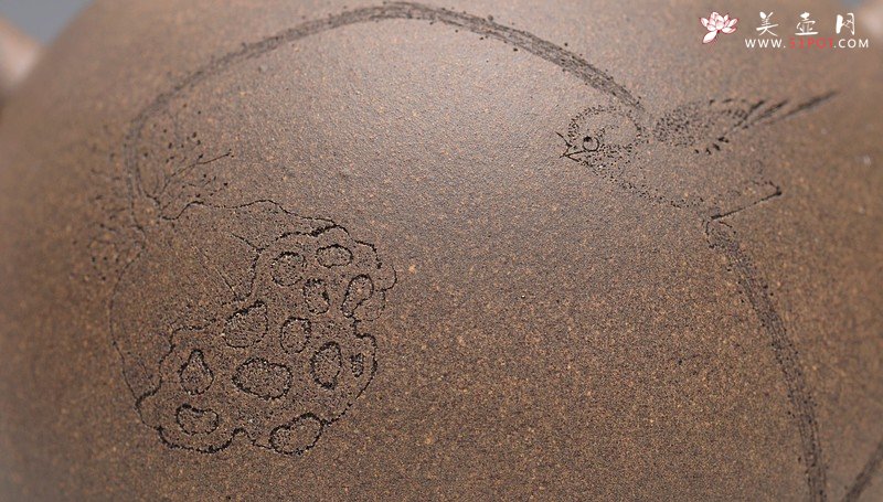 紫砂壶图片：经典中的经典 墨陶刻绘精品莲蓬鸟 万工经典之作 全手莲蓬龙蛋 新年龙运亨通 - 美壶网