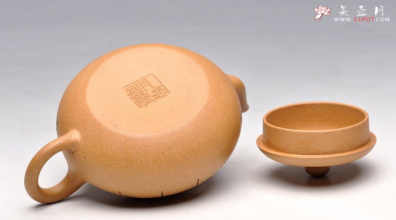 紫砂壶图片：邱玉林大师装饰 古拙之风 把玩精品 全手扁梨 实用收藏 - 美壶网