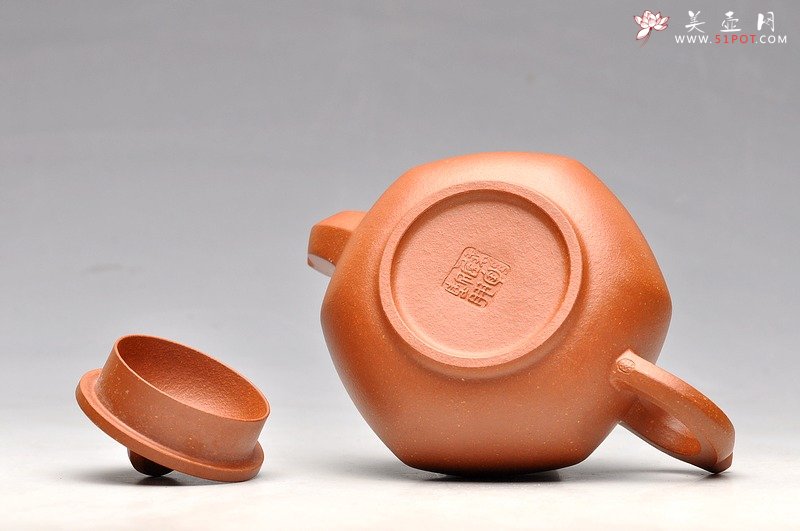 紫砂壶图片：浑方之美 寓圆于方  降坡泥六方宫灯 - 美壶网