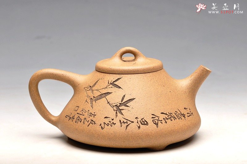 紫砂壶图片：优质段泥 器形周正 舒服合手 全手刻竹子冶石瓢 - 美壶网