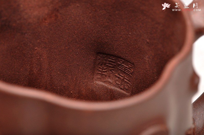 紫砂壶图片：立体梅花  孤品盖杯 松梅情 单志萍老师全手随心作 - 美壶网