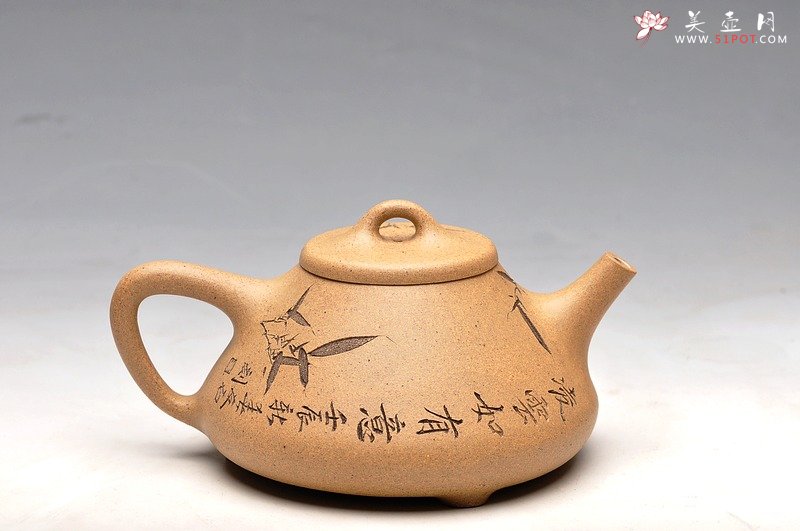 紫砂壶图片：优质段泥 器形周正 舒服合手 全手刻竹子冶石瓢 - 美壶网