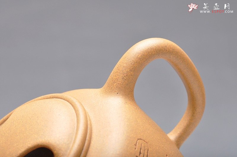 紫砂壶图片：辛卯年冬 曲峰  大气 全手大牛盖莲子 实力精品 - 美壶网