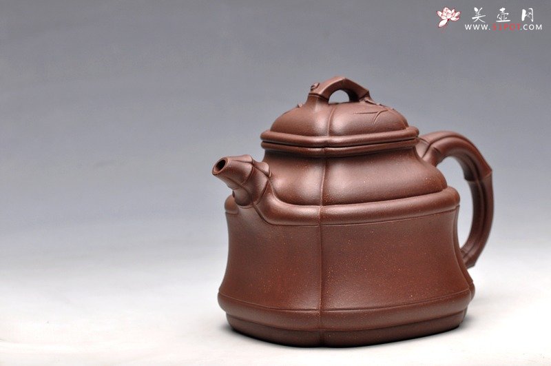 紫砂壶图片：融合方器、花货、筋囊融为一体 更显大气 新四方竹段 - 美壶网