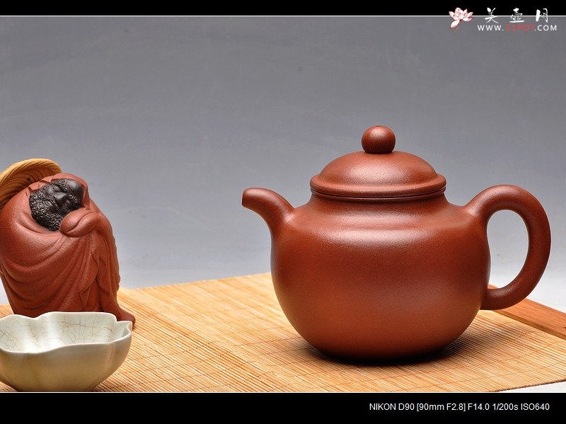 紫砂壶图片：型老，料老，款老之非老壶的味道 全手高莲子 - 美壶网