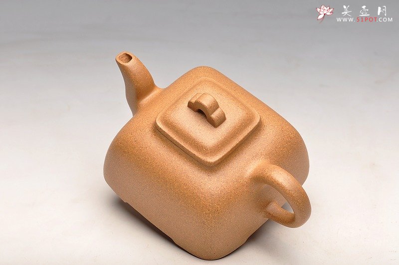 紫砂壶图片：实力派何卫枫 辛卯年巨献新品 全手工孤菱 气度不凡 - 美壶网