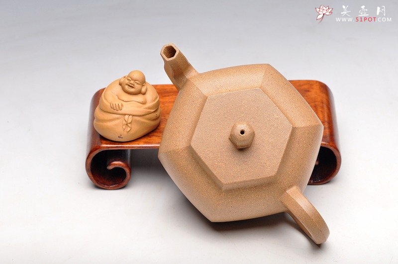 紫砂壶图片：飘逸灵动 线面挺快 全手精品之逸公六方 - 美壶网