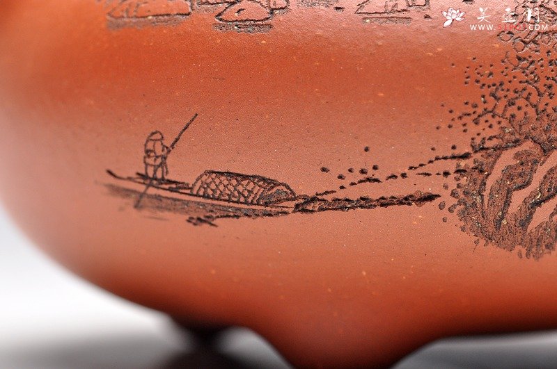 紫砂壶图片：优质红皮龙 出水如柱 李氏山水 三足如意 - 美壶网