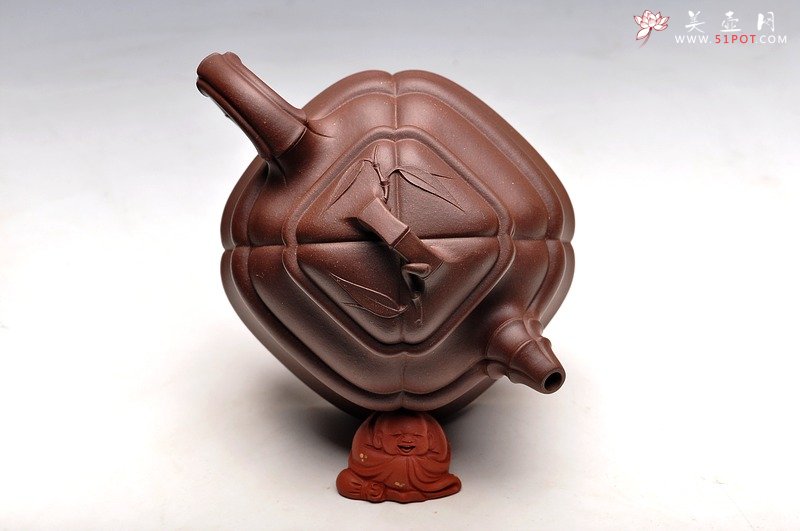 紫砂壶图片：融合方器、花货、筋囊融为一体 更显大气 新四方竹段 - 美壶网
