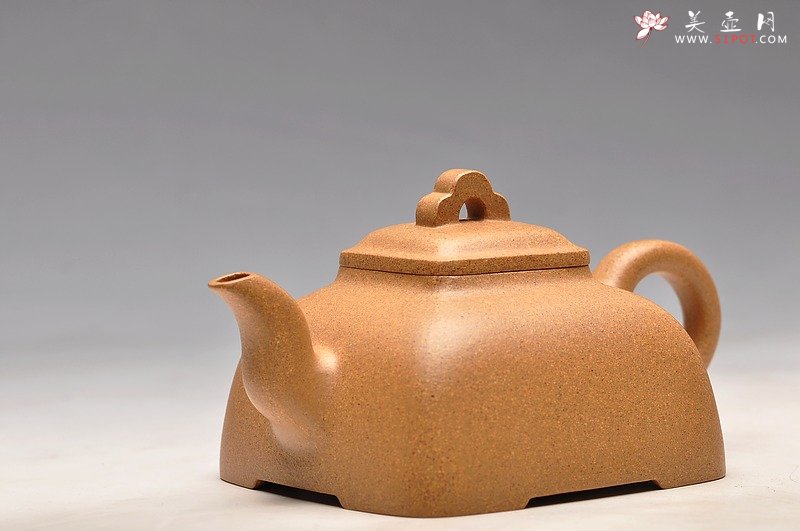 紫砂壶图片：实力派何卫枫 辛卯年巨献新品 全手工孤菱 气度不凡 - 美壶网