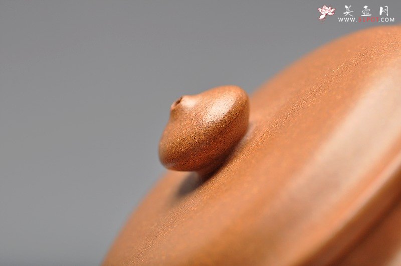 紫砂壶图片：线条流畅 优美 精品老段泥 全手儒行 - 美壶网