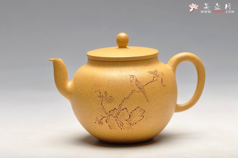 紫砂壶图片：线条流畅 挺拔优雅 全手迎春 国助和石装饰 - 美壶网