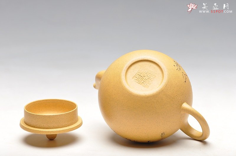 紫砂壶图片：线条流畅 挺拔优雅 全手迎春 墨陶装饰王翔鸟 - 美壶网