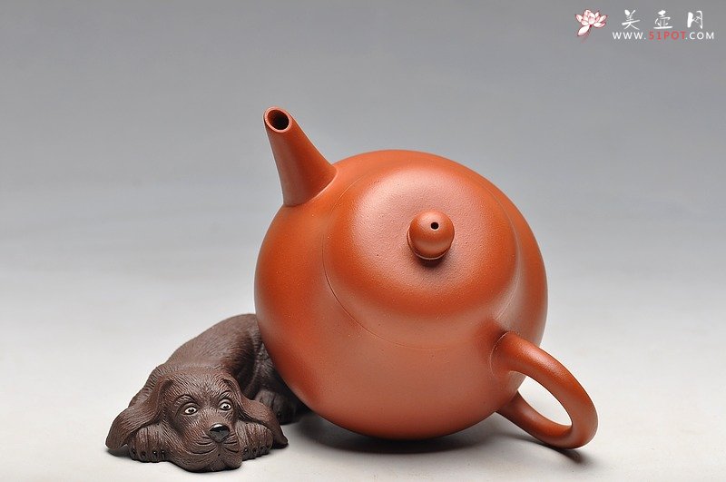 紫砂壶图片：全手老味梨形 古拙之味   手中无梨式，难以言茗事 - 美壶网