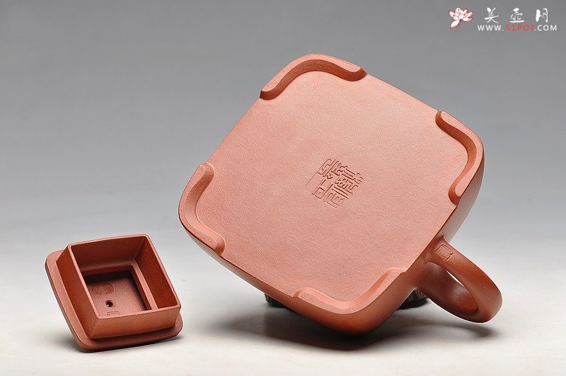 紫砂壶图片：强强联合 国工师陈宏林装饰  全手经典孤菱 珍藏精品 - 美壶网