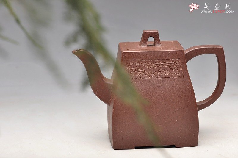 紫砂壶图片：精品 浑厚飘逸 气度非凡 全手工方中云壶一对 - 美壶网