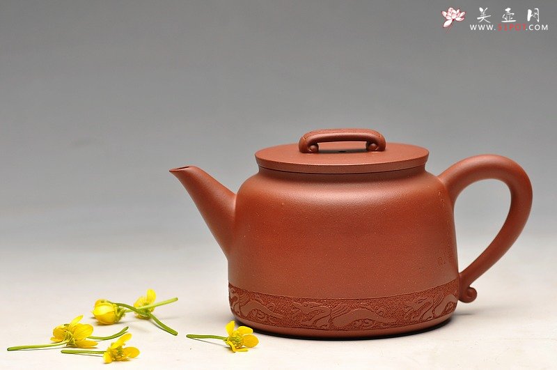 紫砂壶图片：曲峰新作 原创 俊雅挺拔 如意 秦汉遗韵 钱伟刚装饰 - 美壶网