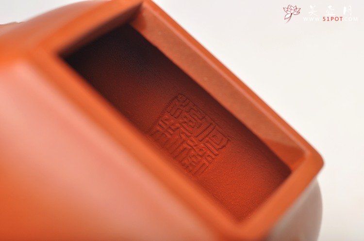 紫砂壶图片：精品小红泥全手 简洁小四方  方中寓圆 - 美壶网