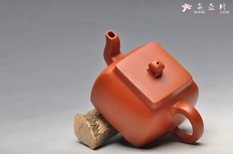 紫砂壶图片：精品小红泥全手 简洁小四方  方中寓圆 - 美壶网