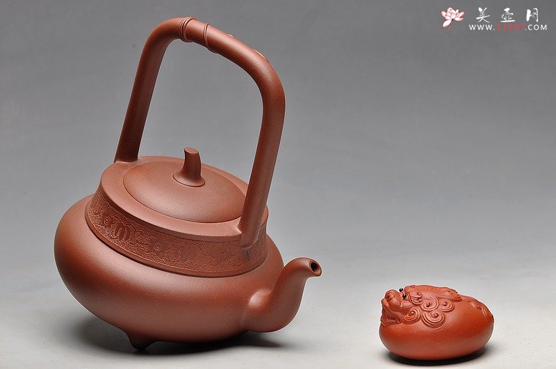 紫砂壶图片：壬辰年扛鼎力作 北瓜提梁  - 美壶网