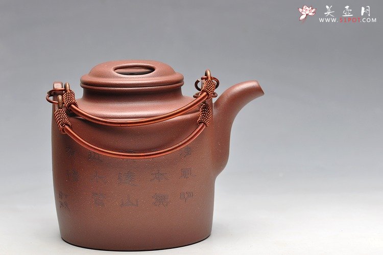 紫砂壶图片：猪肝色底槽青 仅此一把 全手洋桶 精彩泥绘山水 不接受定制 - 美壶网