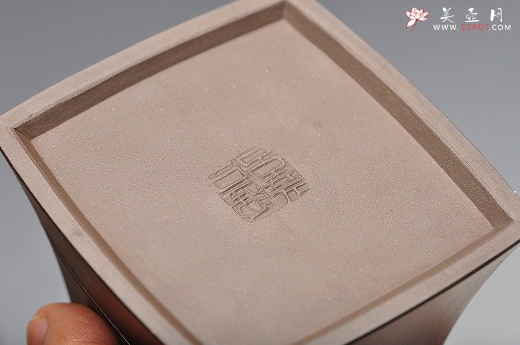 紫砂壶图片：吕尧臣 四方 镶嵌银丝  只供欣赏 - 美壶网