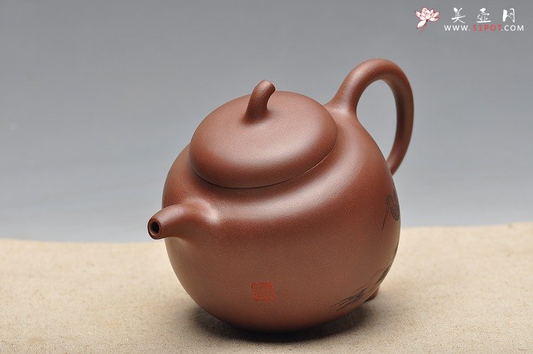 紫砂壶图片：传统实用之作  顾式茄段 舒展优美 - 美壶网