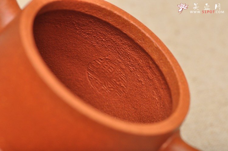 紫砂壶图片：经典作品 古朴典雅  全手花樽 - 美壶网