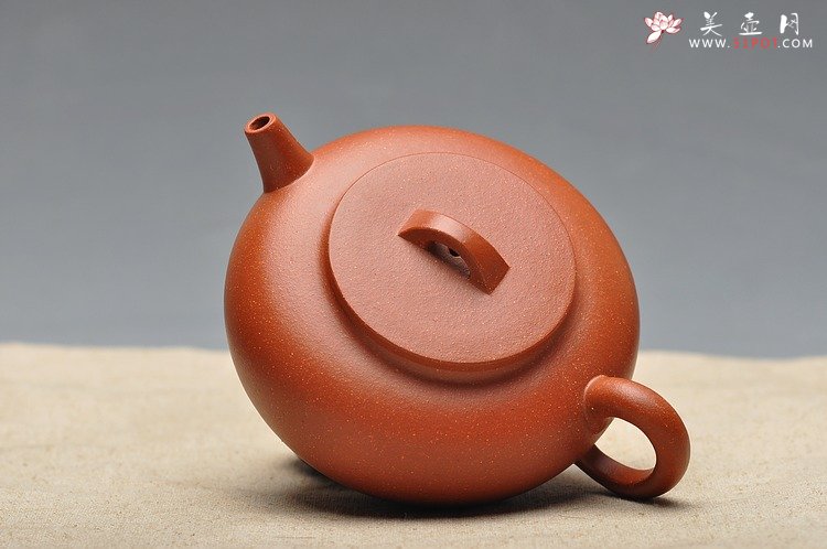 紫砂壶图片： 流畅自然 别具匠心 全手卧轮 新品尝鲜 - 美壶网