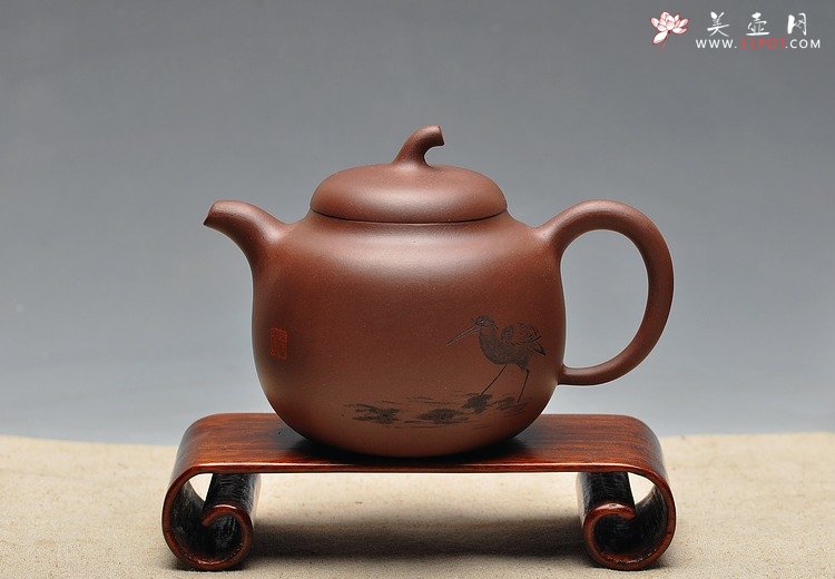 紫砂壶图片：传统实用之作  顾式茄段 舒展优美 - 美壶网