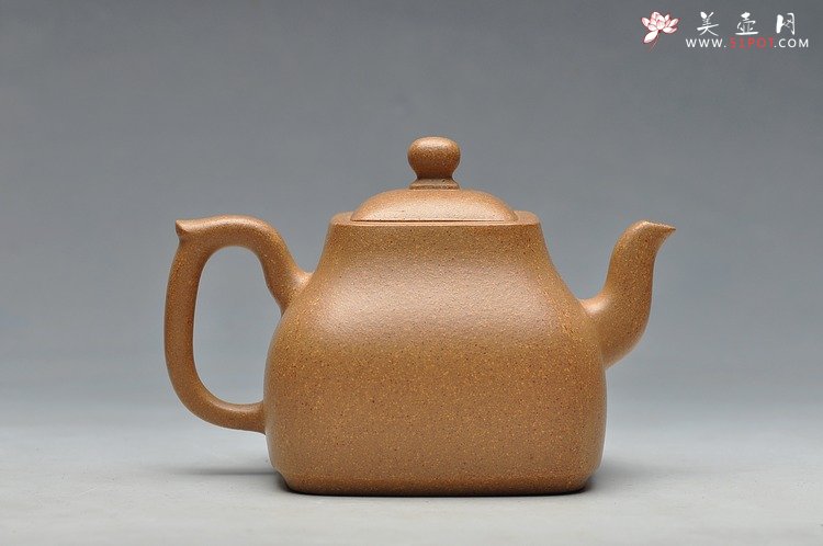 紫砂壶图片：何卫枫全手新品 高古典雅 敦厚君子 墩方 - 美壶网